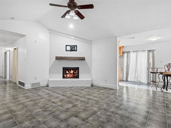 1133  Park Center Court , Saginaw Texas 76179