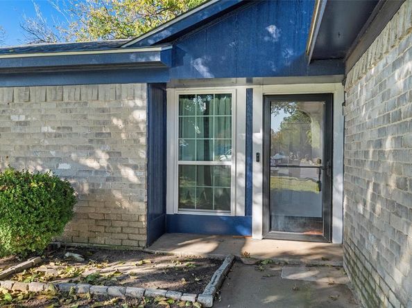 1133  Park Center Court , Saginaw Texas 76179