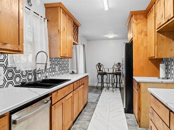 1133  Park Center Court , Saginaw Texas 76179