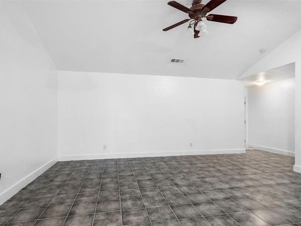 1133  Park Center Court , Saginaw Texas 76179