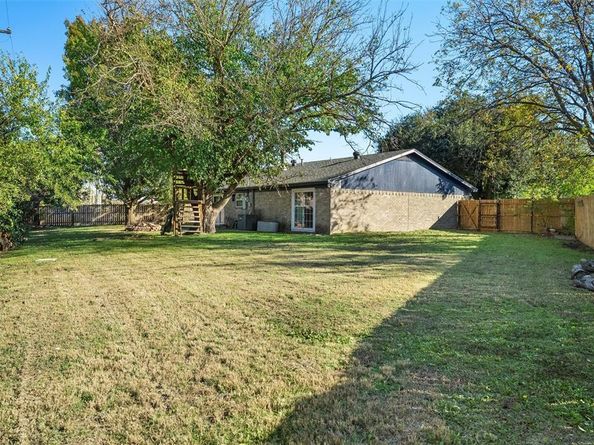 1133  Park Center Court , Saginaw Texas 76179