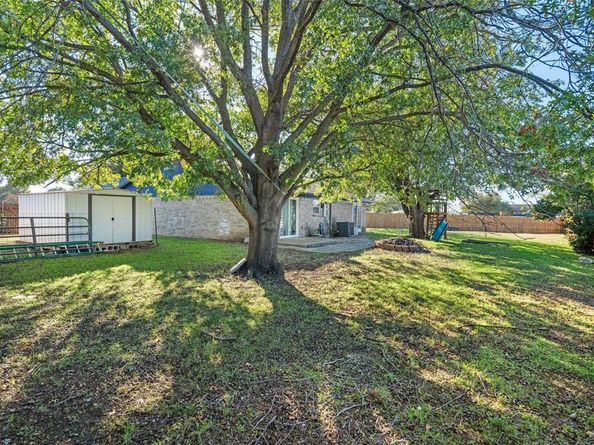 1133  Park Center Court , Saginaw Texas 76179