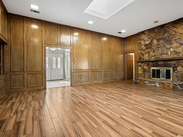 6415  Barkwood Lane , Dallas Texas 75248