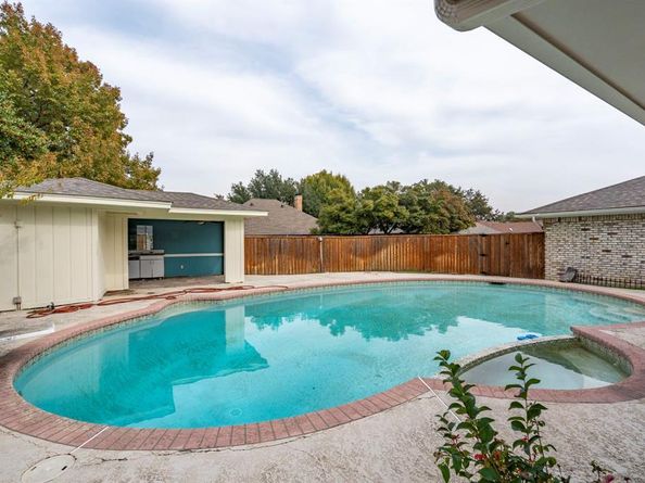 6415  Barkwood Lane , Dallas Texas 75248