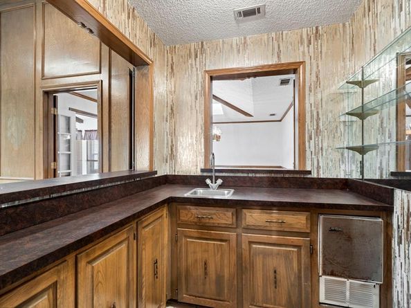 6415  Barkwood Lane , Dallas Texas 75248