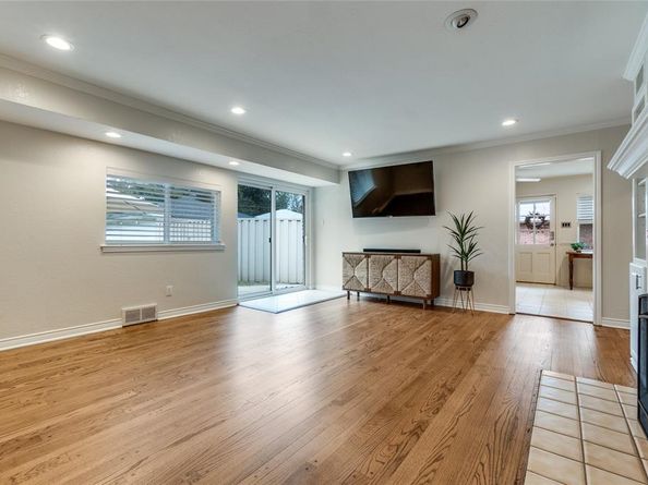 6729  Braeburn Drive , Dallas Texas 75214