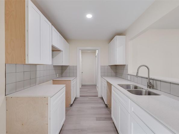 2663  Crest Avenue , Dallas Texas 75216