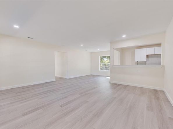 2663  Crest Avenue , Dallas Texas 75216