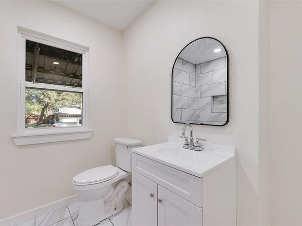 2663  Crest Avenue , Dallas Texas 75216