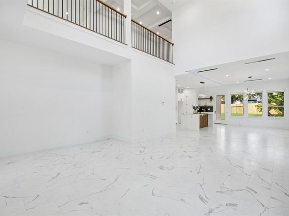 2811  Fernwood Avenue , Dallas Texas 75216
