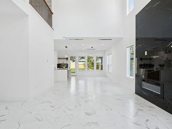 2811  Fernwood Avenue , Dallas Texas 75216