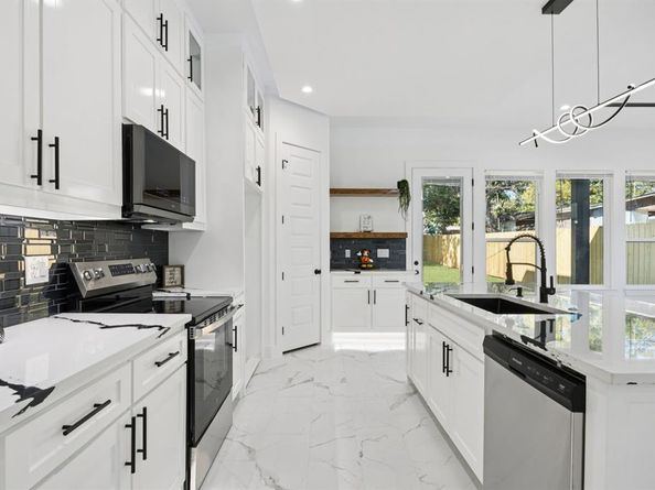2811  Fernwood Avenue , Dallas Texas 75216
