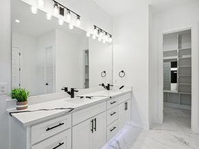 2811  Fernwood Avenue , Dallas Texas 75216