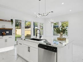 2811  Fernwood Avenue , Dallas Texas 75216