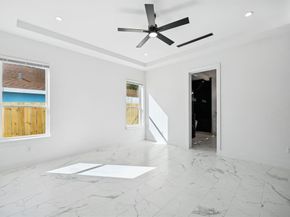 2811  Fernwood Avenue , Dallas Texas 75216