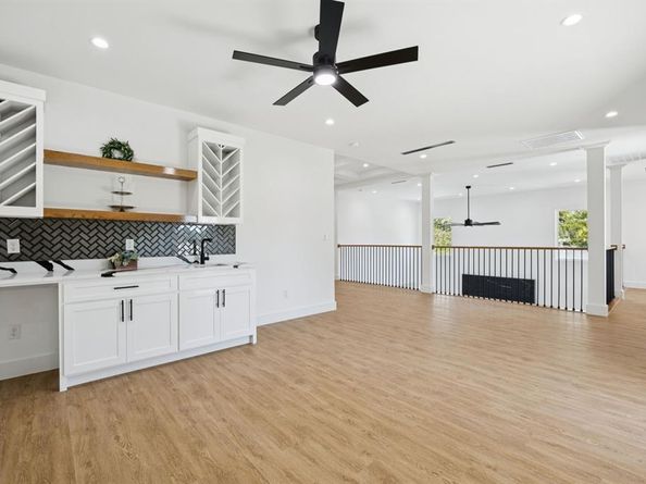 2811  Fernwood Avenue , Dallas Texas 75216