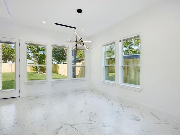 2811  Fernwood Avenue , Dallas Texas 75216