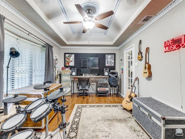 4613  Hillside Drive , Arlington Texas 76013