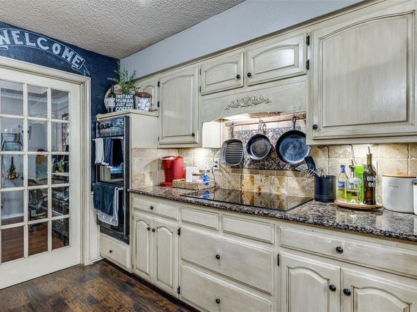4613  Hillside Drive , Arlington Texas 76013