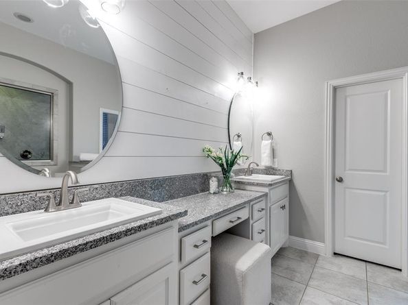5117  Del Molin Avenue , Lewisville Texas 75056