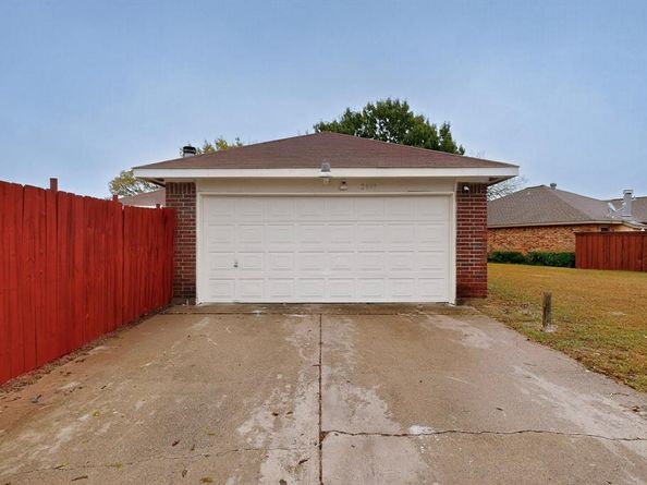 2933  Lawndale Drive , Lancaster Texas 75134