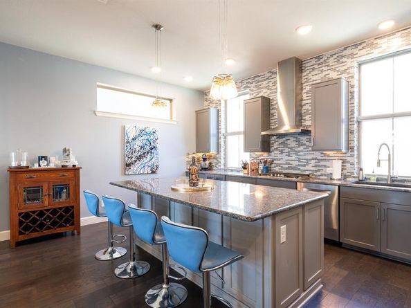 1008  Manacor Lane , Dallas Texas 75212