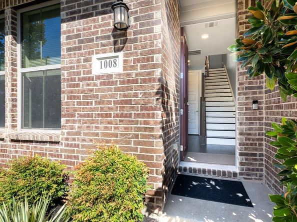 1008  Manacor Lane , Dallas Texas 75212