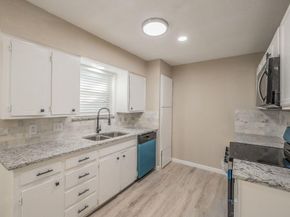 902  Smokey Court , Arlington Texas 76014