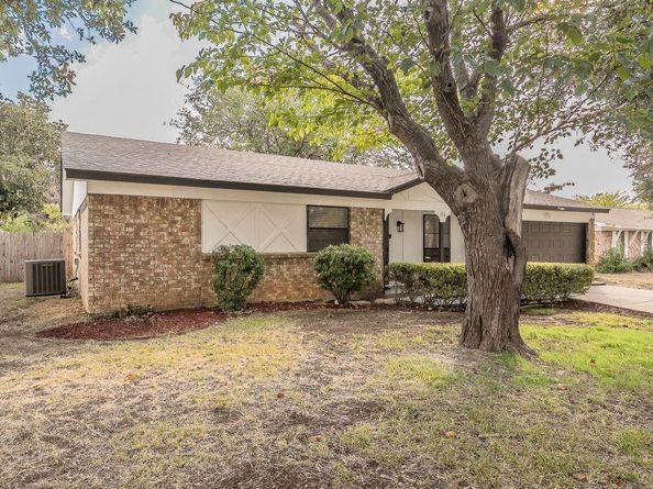 902  Smokey Court , Arlington Texas 76014