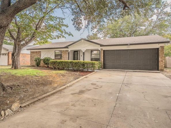 902  Smokey Court , Arlington Texas 76014