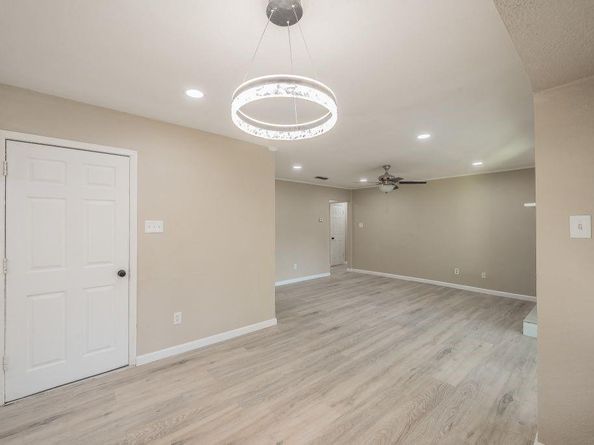 902  Smokey Court , Arlington Texas 76014