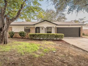 902  Smokey Court , Arlington Texas 76014