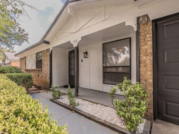 902  Smokey Court , Arlington Texas 76014