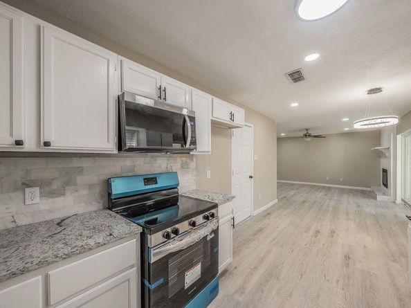 902  Smokey Court , Arlington Texas 76014