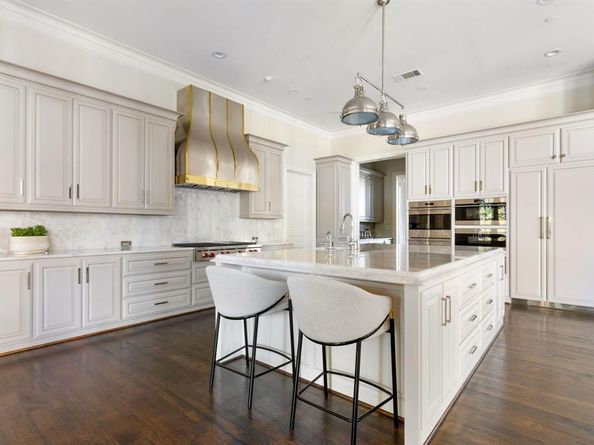 10617  Bridge Hollow Court , Dallas Texas 75229