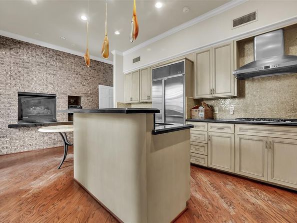 16701  Village Lane , Dallas Texas 75248