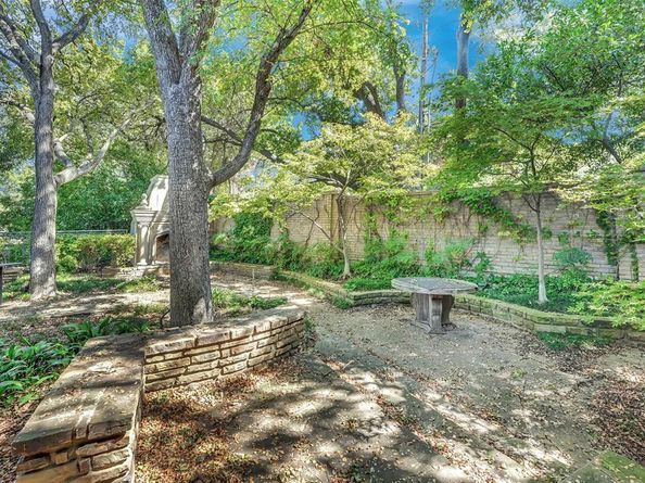 16701  Village Lane , Dallas Texas 75248