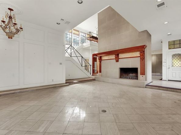 16701  Village Lane , Dallas Texas 75248