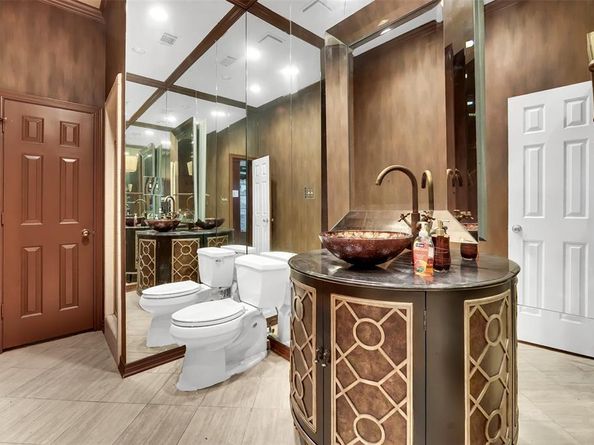 16701  Village Lane , Dallas Texas 75248
