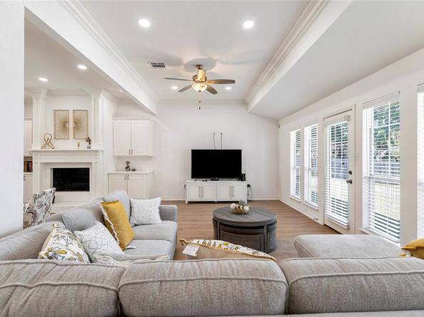 111  Creek Side Court , Kennedale Texas 76060