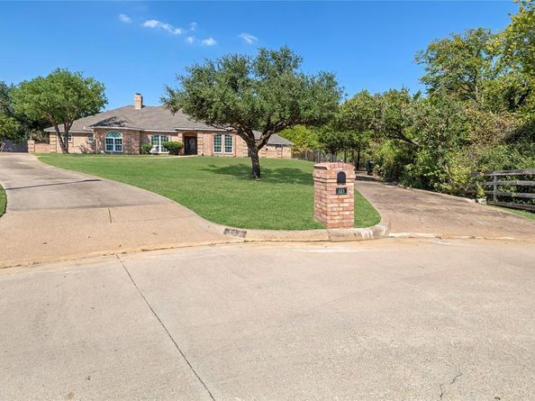 111  Creek Side Court , Kennedale Texas 76060