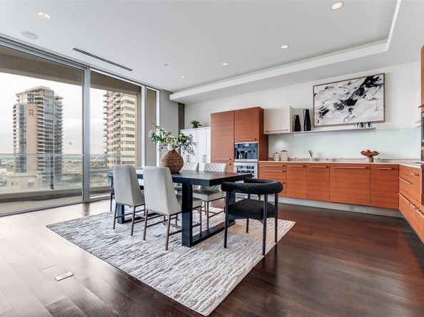 2408  Victory Park Lane  1134, Dallas Texas 75219