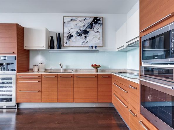 2408  Victory Park Lane  1134, Dallas Texas 75219