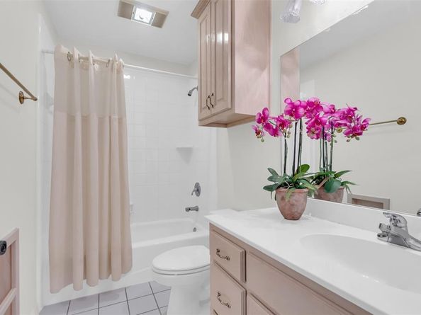 9  Royal Oaks Circle , Denton Texas 76210