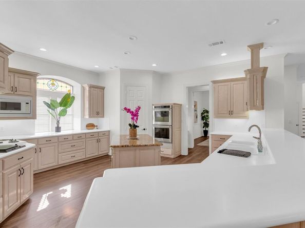 9  Royal Oaks Circle , Denton Texas 76210