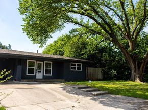 3825 W Spurgeon Street , Fort Worth Texas 76133
