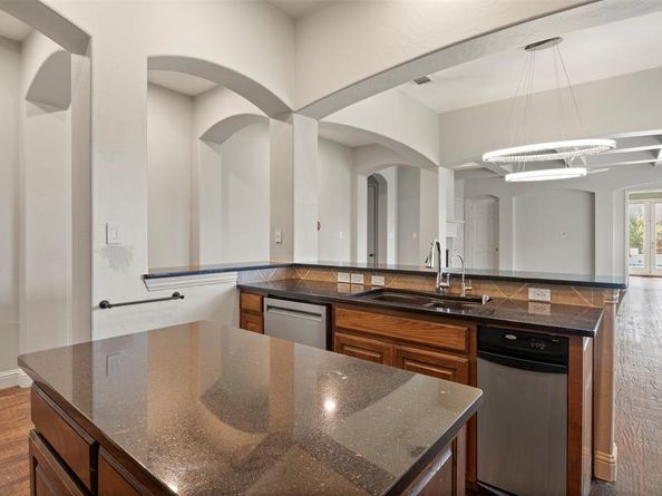 6811  San Fernando  , Irving Texas 75039