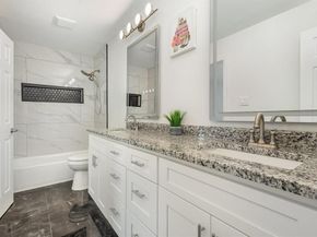 707 W Red Bird Lane , Dallas Texas 75232