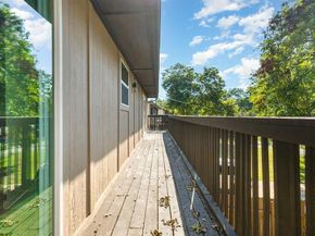 707 W Red Bird Lane , Dallas Texas 75232