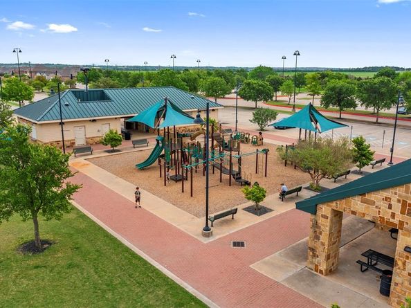 2721  Grapevine Way , Celina Texas 75009